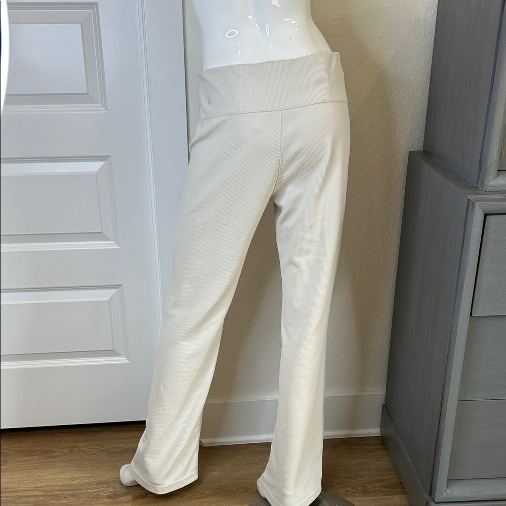 Lululemon Athletica Women’s Cream Stretch Pants - Picture 5 of 11